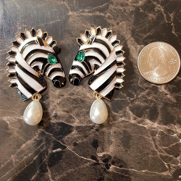 Zara Enamel Pearl Zebra Earrings - Picture 14 of 17